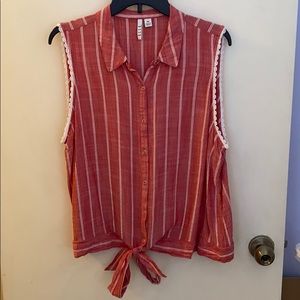 Elle 2X red and white striped button down top